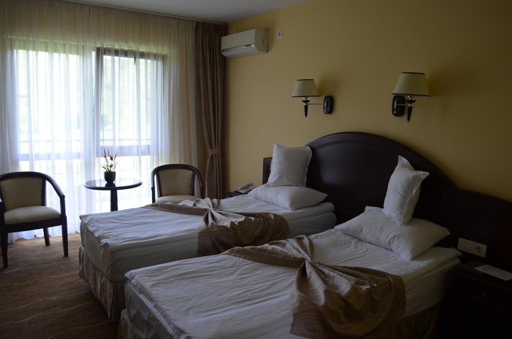 אלבה לוליה Hotel Astoria מראה חיצוני תמונה