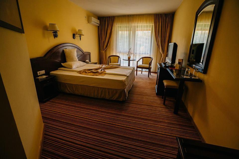 אלבה לוליה Hotel Astoria מראה חיצוני תמונה